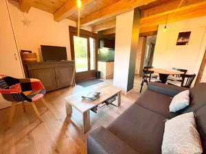 Image of Gîte élégant en pleine nature avec terrasse, départ randonnées, parking privé et équipements inclus - FR-1-589-384