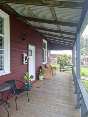 Image of Heritage Timber Cottage - close to shops & amenities