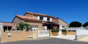 Image of Brand-new, well-located T4 apartment with air-conditioning and swimming pool.