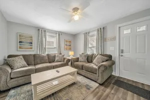 Image of Cozy 2 bedroom home with Wi-Fi & large deck