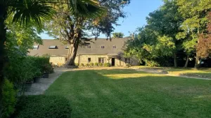 Image of Large farmhouse and park in the village of Pend'hué (la tête de l'étier)