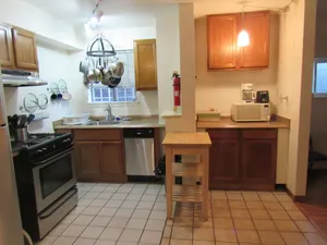 Image of Casa Bella A in Oakland's Historic Temescal 1 bk to Telegraph Ave 3 bks to BART.