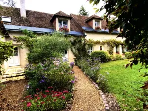 Image of Charming 18th Century Farmhouse: Tranquil Retreat, Loire Castles Nearby, Family-Friendly Amenities