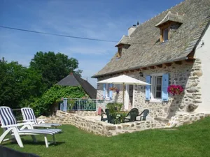 Image of Quiet house with views of the valley.