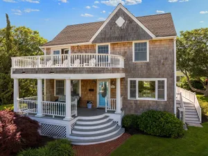 Image of Narragansett Pier Beach House with Ocean Views