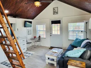 Image of Adorable tiny house (with loft!) near Potosi Live