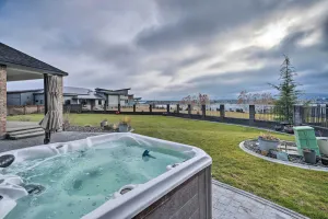 Image of Pasco Condo with Columbia River Views and Hot Tub