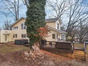 Image of Canary Cottage: Pet and Family friendly