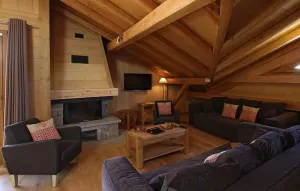 Image of Chalet, wifi, terrace, fireplace or stove, parking, tv, ski locker, 140m², Les 2 Alpes