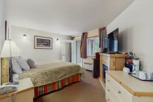 Image of Ground-floor studio w\/ patio, shared pools & hot tub - near downtown
