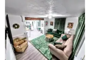 Image of Creative Chalet - 3 King Beds! 4 rooms! Gig Wifi⚡️