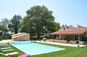 Image of Large house 230m², 16 pers, private heated pool, 6000m² in the countryside