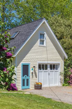 Image of Superb Location! 5min walk to town & EV charger port