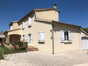 Image of Charming 220m² Villa, 5 bedrooms, pool (heated), in Provence, 4-star **** rated
