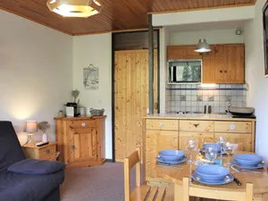 Image of Studio avec vue sur la ville balcon et wifi a Vars