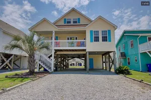 Image of 3rd Row-Only Steps Away from Paradise
