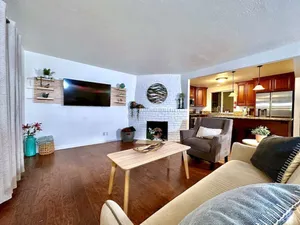 Image of Huge Yard-King Bed-Beautiful Neighborhood-Garage