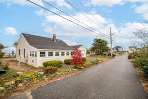 Image of Cozy Cottage steps from the beach !!