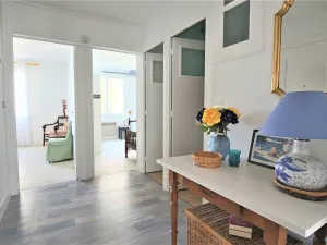 Image of Appartement lumineux pour famille à Royan, quartier calme près du marché, balcon et parking gratuit - FR-1-738-26