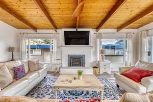 Image of 4BR\/2BA Beach House: Families-Friends-Pets Welcome