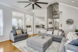Image of Big 5 Bed\/ 3.5 Bath Modern Home ⌂ Disney+ included, Free Parking, Fast Wi-Fi