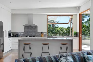Image of Penthouse apartment in central Point Lookout.  Walk to beach.