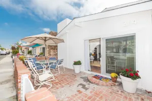 Image of Charming 1Br Beach Cottage W- Large Patio One Block To Sand By Beachview Rentals