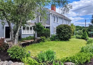 Image of 18th Century Farm House in Center of Carlisle