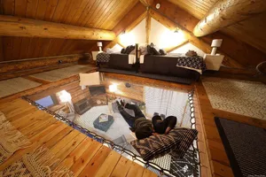 Image of This beautiful log cottage has large windows that let in lots of light