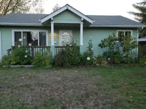 Image of 2 bedroom 1bathroom, sleeps  5