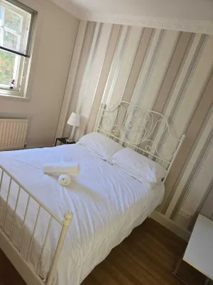 Image of MANSION SLEEPS 12 EASY ACCESS TO CITY