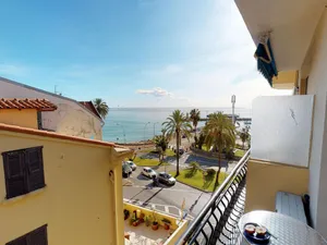 Image of Studio dernier étage rénové avec balcon à Menton - FR-1-196-383