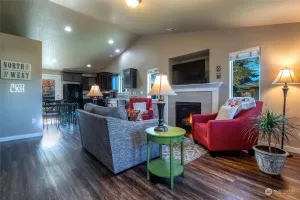 Image of Vineyard Gypsy - kitchen, gas fireplace, hot tub, queen beds