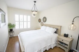 Image of Grand Piano, Stocked Kitchen, Modern Decor
