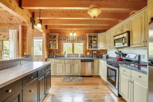 Image of Perry Hill Escape - Luxury Log Cabin in Waterbury