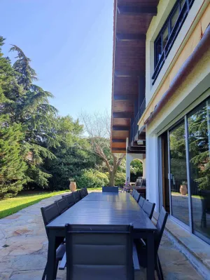 Image of Beach 10 minutes' walk - Up to 21 guests - 10 bedrooms + 6 Bathrooms