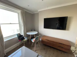 Image of Spacious 2-Bedroom Apartment in Balham