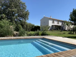Image of Complete accommodation 1st floor of a Provencal house, open view of the ponds