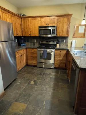 Image of ❄️🚵 Spread out in a Deluxe Suite🏄‍♂️🥾 en suite listed