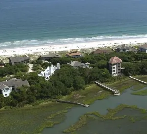 Image of Bachman Tree House Figure Eight Island