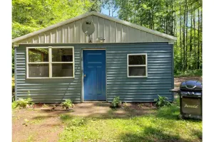Image of Quiet cabin in the woods