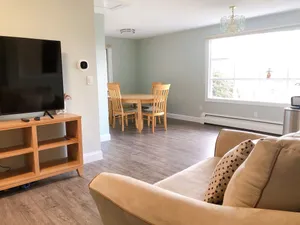 Image of Easy access! 1br, 5 min walk to T train, easy access to Highway