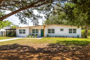 Image of Coral Way-Coastal retreat 1 mile to beach, walk to local brewery and eateries.