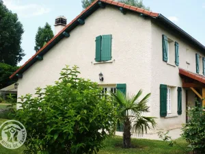 Image of Spacious 3-Bedroom House with Modern Amenities, Garden, and Private Terrace in Renaison