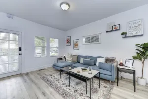 Image of Modern Studio - North Oak Park\/UC Med Center