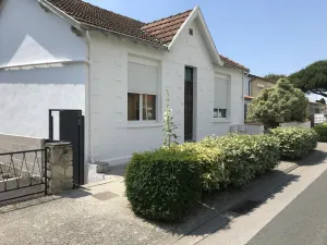 Image of Traditional Chatelaillonnaise house, 2 bedrooms, large garden, 10 min walk to the beach