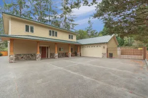 Image of Luxury, Theater Room, Pool Table, Close to Town\/Beach (Amber)