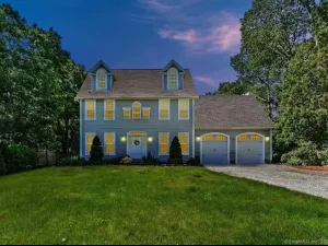 Image of Patchogue River Retreat, 8 minute walk to West Beach