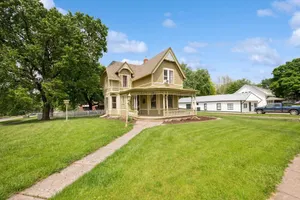 Image of Spacious and charming 4br home in downtown Pella