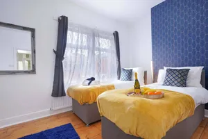 Image of Spacious House in City Centre - Sleeps up to 9 - Free Parking, Super-Fast Wifi, Garden, Balcony, and Smart TV with Virgin TV and Netflix by Yoko Property